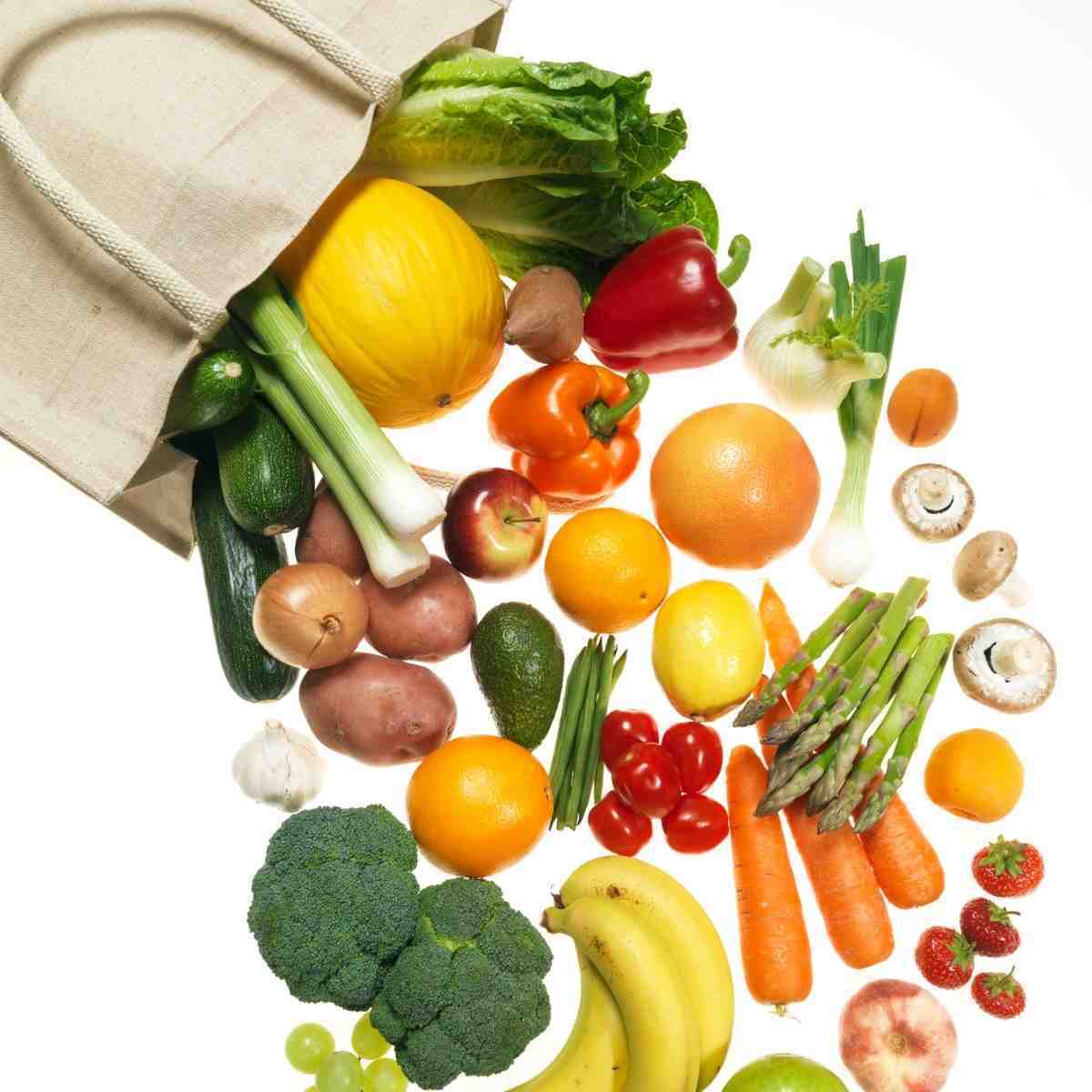 A variety of fruits and vegetables that are good sources of gluten free fiber.