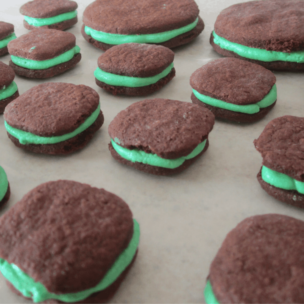 chocolate sandwich cookies with mint frosting